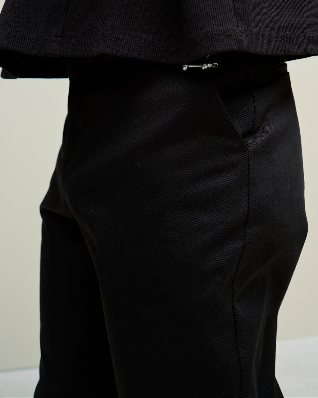 TWISTED SEAM PANTS IN BLACK